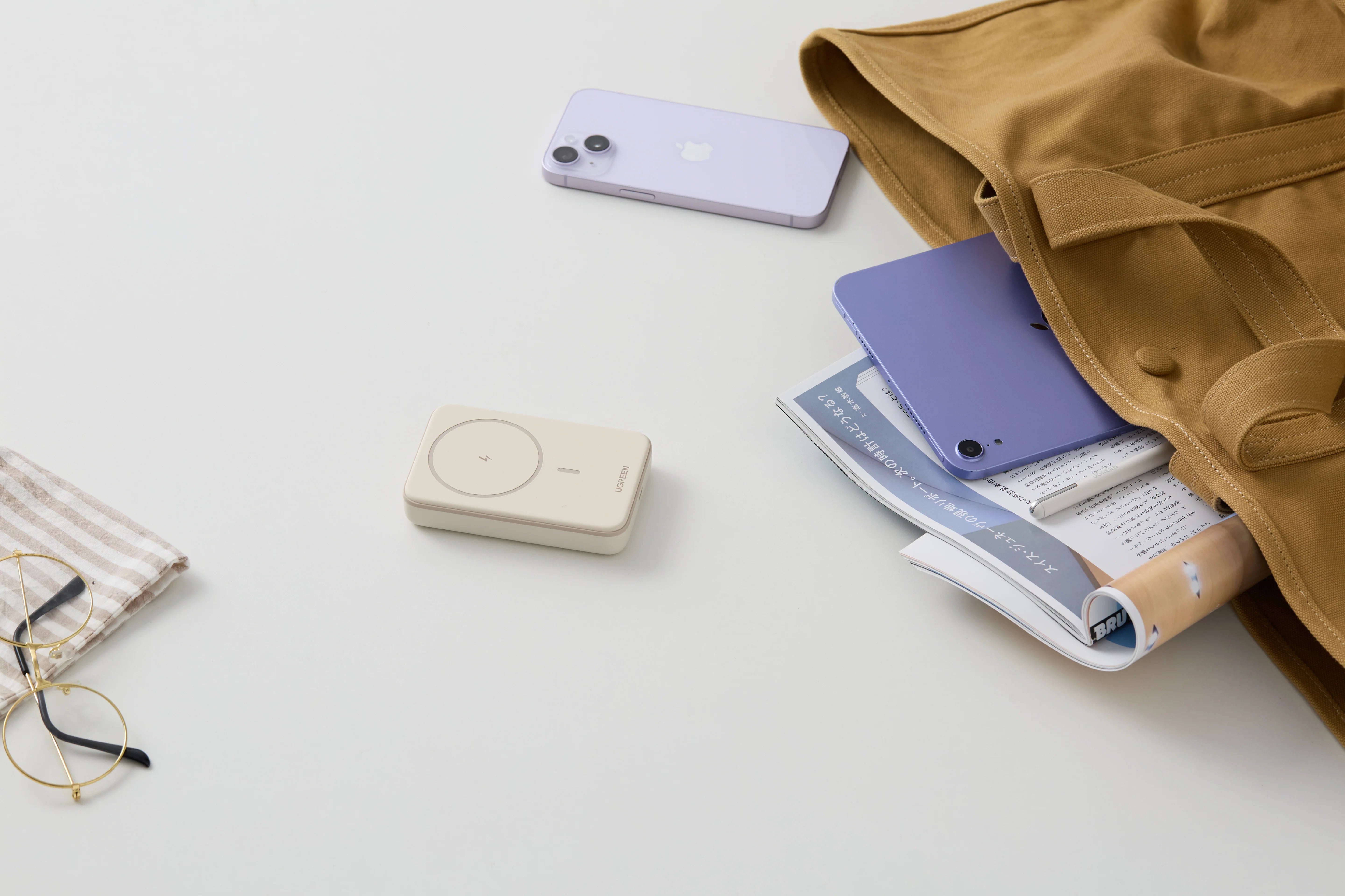 <h3>安全第一</h3> <p>UGREENでは、安全が最優先事項です。ポータブル充電ソリューションは、安心を犠牲にしてはならないと私たちは考えています。そのため、弊社のパワーバンクは厳格なテストと認証を受け、UN38.3、UL、FCC認証を含む最高の安全基準を満たしています。UGREENなら、あなたとあなたの家族を守ることができます。</p>