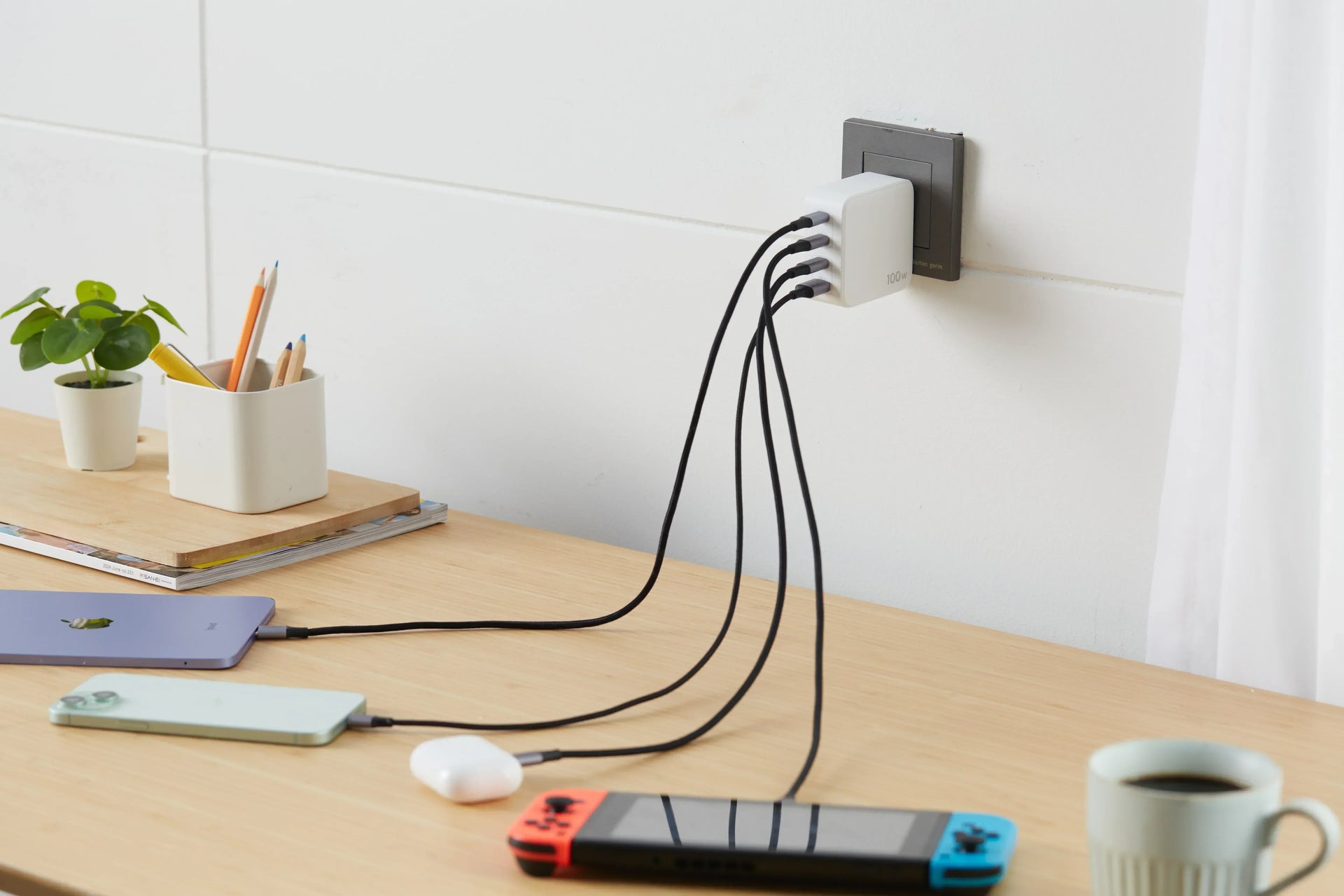 65W vs. 100W充電器：どちらがノートパソコンや複数のデバイスの高速充電に最適か？