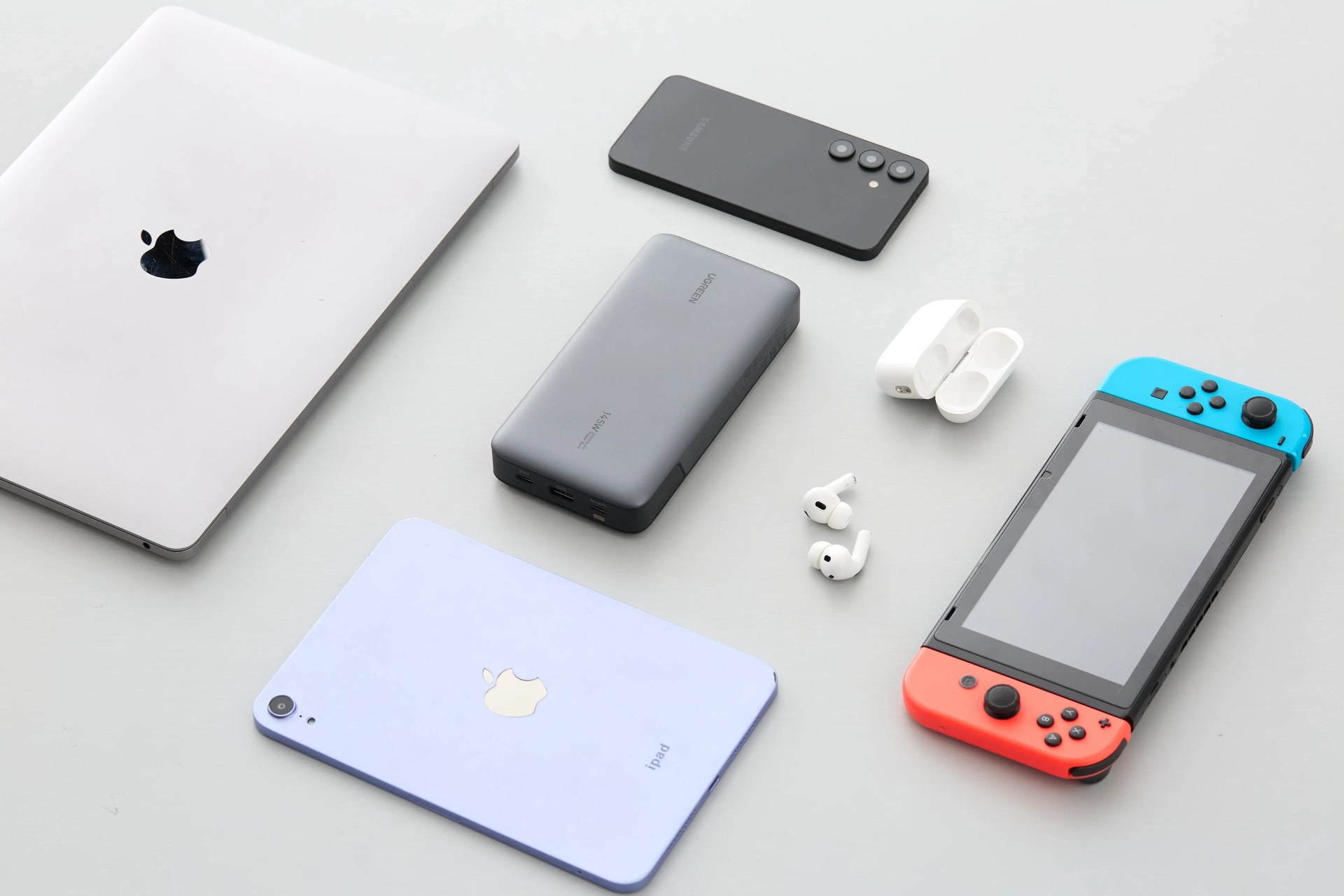 MacBook Proに最適なモバイルバッテリー：2025年完全ガイド