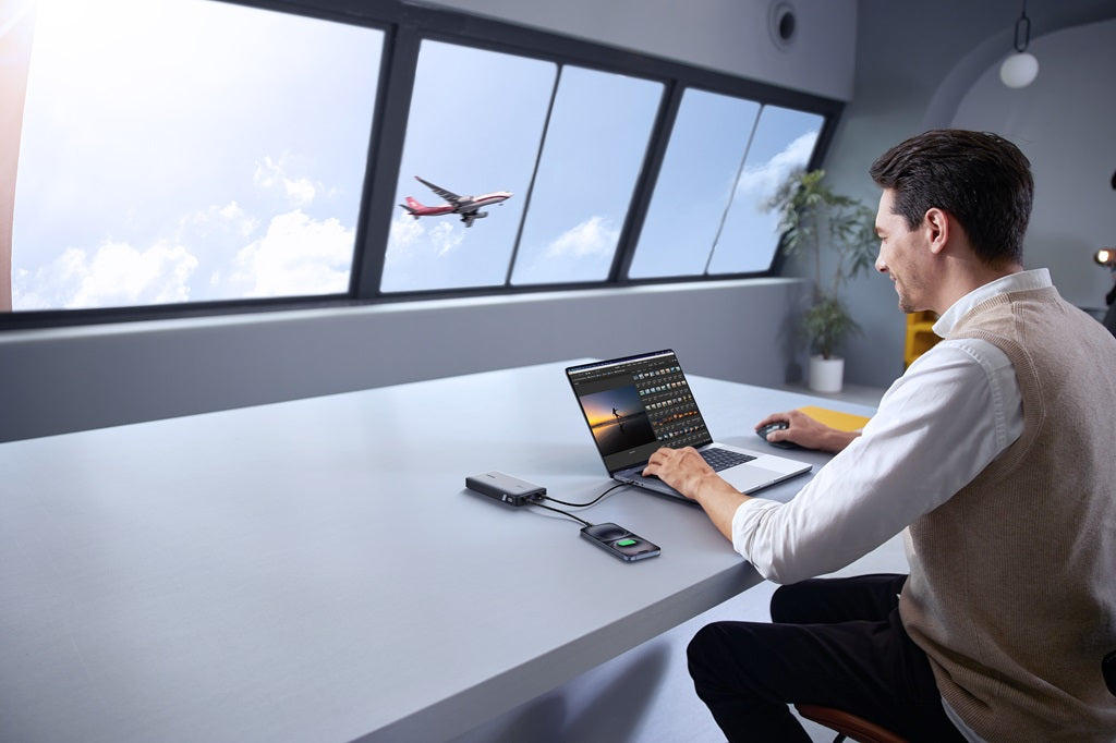 飛行機にモバイルバッテリーを持ち込むことは可能？規則と規制を解説